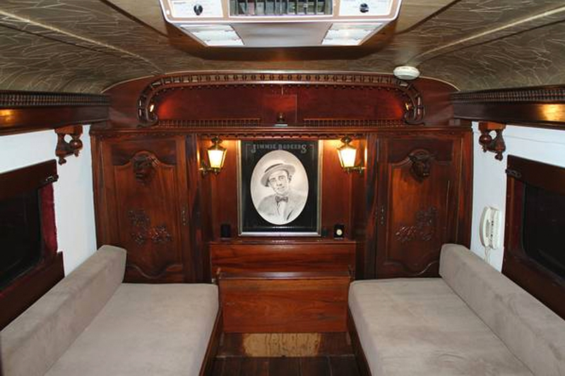 Illustration for article titled Willie Nelson's Tour Bus Might Have Just Won Craigslist